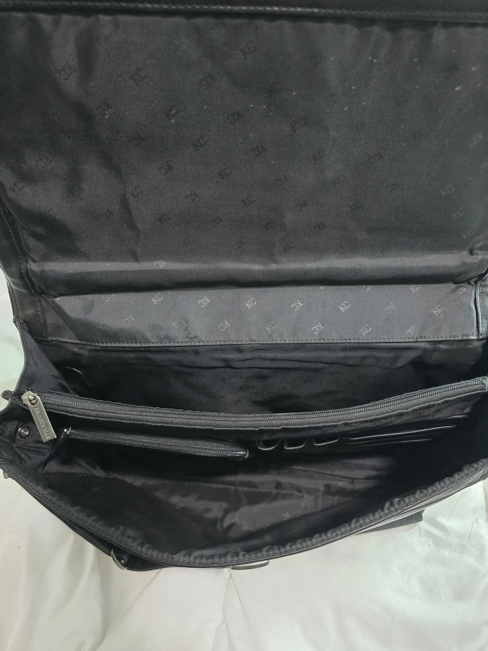 Kenneth Cole Black Leather Messenger Briefcase with Shoulder Strap